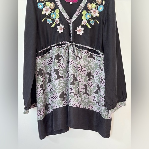 Johnny Was silk embroidered top , sz large - Picture 10 of 11